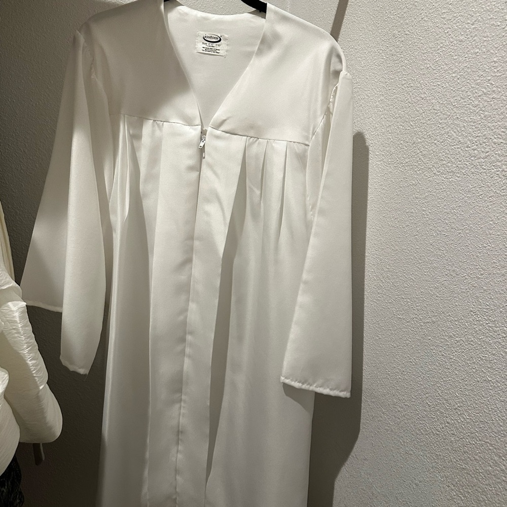White Graduation Gown - Picture 2 of 6